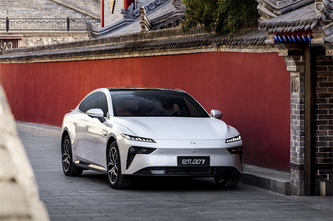 15萬(wàn)級(jí)新能源轎車終極對(duì)決，東風(fēng)奕派eπ0